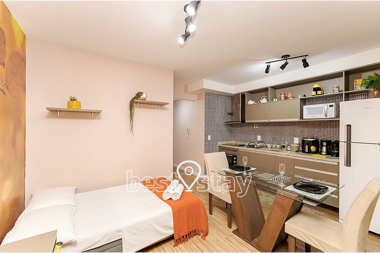 i073A- Charmosinho curitibano, em condomínio Clube