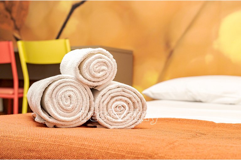 i073A- Charmosinho curitibano, em condomínio Clube