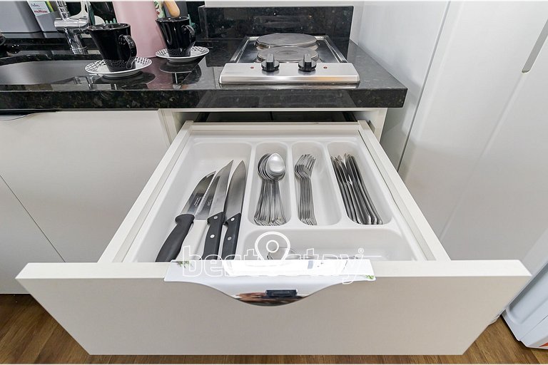 sa810 - Ar condicionado, varanda e vaga de garagem